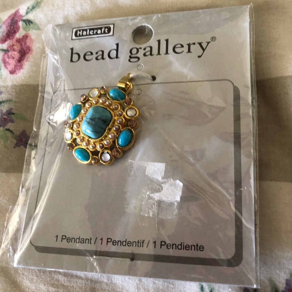 Bead Gallery Turquoise Gold Plated Pendent- 556 $12 or $9 w/offer 🎉